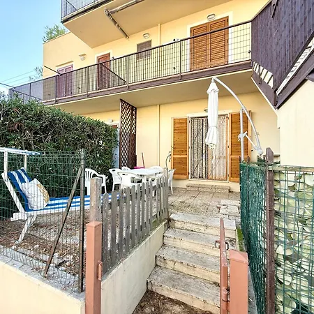 M260 - Marcelli, Comodo Bilocale Con Garage דירה *